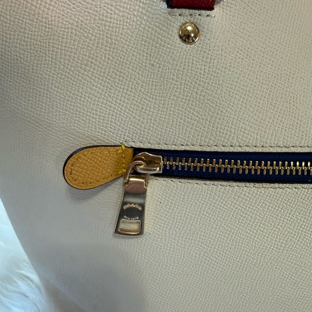 Coach Ivory Tote with Red Handles and Navy Trim - Picture 4 of 11